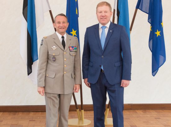 Riigikaitsekomisjoni esimees Marko Mihkelson kohtus Prantsusmaa Kaitseväe juhataja kindral Pierre de Villiersiga